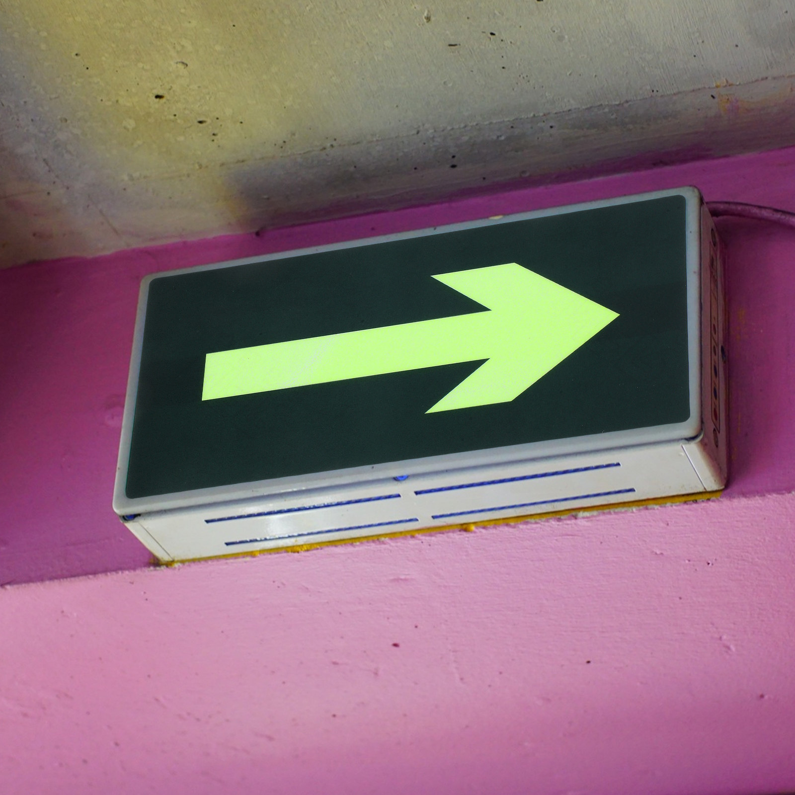 8Pcs Fire Evacuation Arrow Sti - Emergency Exit Sign recension och pris